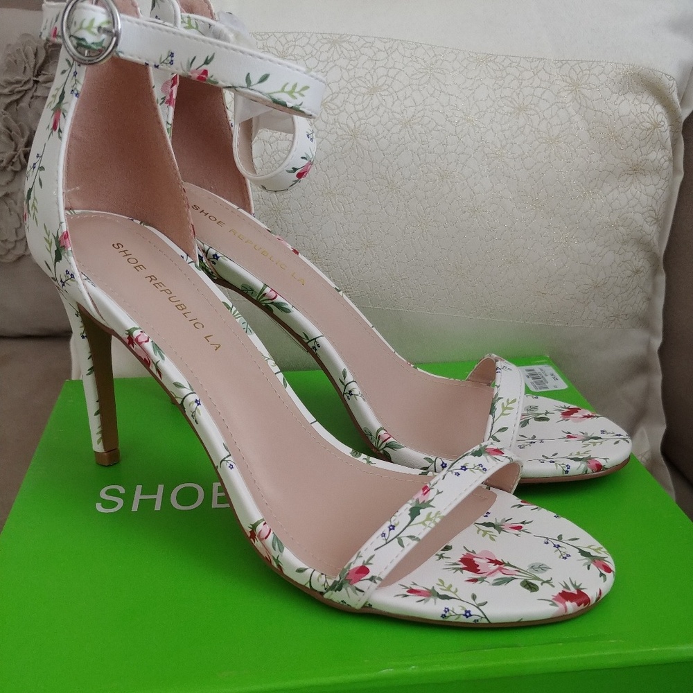 Anila White Flower Strappy Heel